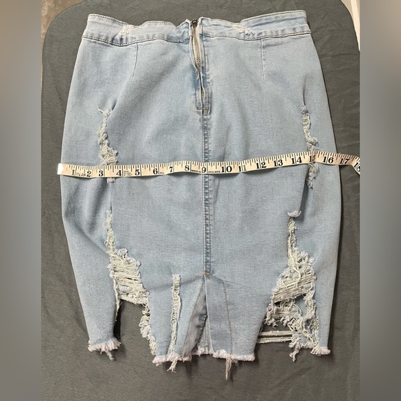 Ladies size small - Picture 3 of 3